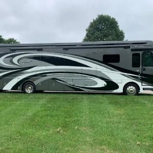 2017 Fleetwood Discovery Lxe 40E