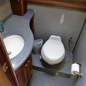 2013 American Coach Revolution 38S