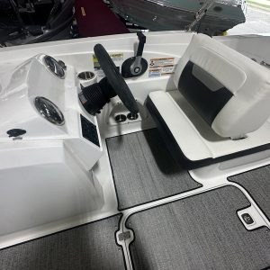 2024 Hurricane SunDeck Sport 205 IO