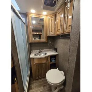 2019 Thor Motor Coach Miramar 37 1