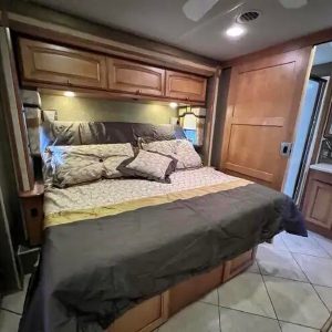 2013 Winnebago ADVENTURER 37F