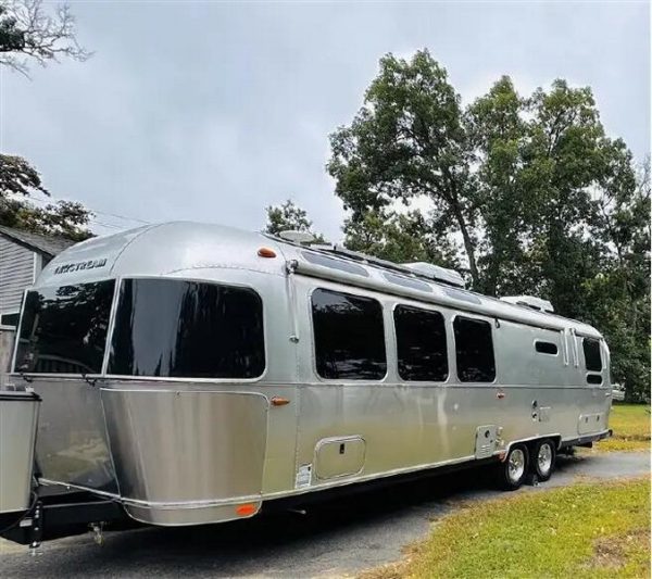 2022 Airstream Globetrotter 30RB TWIN