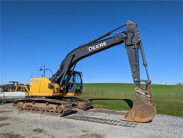 2011 DEERE 225D LC