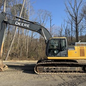 2017 DEERE Excavators 250G LC