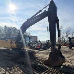 2017 DEERE Excavators 250G LC