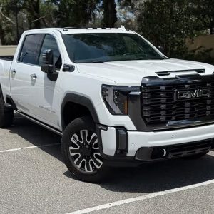 2024 GMC Sierra 2500 HD Crew Cab Denali Ultimate White Exterior