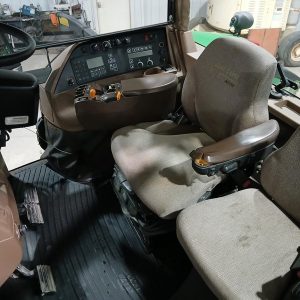 2002 JOHN DEERE Tractors 8420