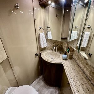 2005 Prevost Liberty Elegant Lady XLII Double Slide