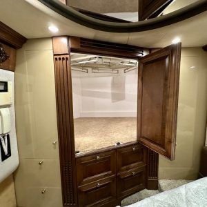 2005 Prevost Liberty Elegant Lady XLII Double Slide