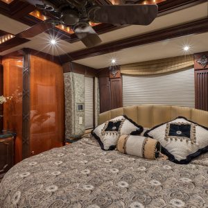 2005 Prevost Liberty Elegant Lady XLII Double Slide