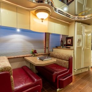 2006 Prevost Featherlite H3-45 Triple Slide