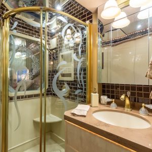 2006 Prevost Featherlite H3-45 Triple Slide