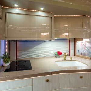 2006 Prevost Featherlite H3-45 Triple Slide