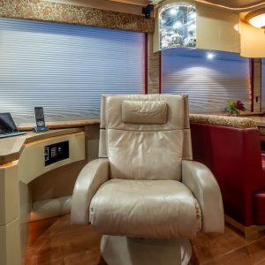 2006 Prevost Featherlite H3-45 Triple Slide