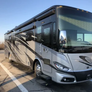 2017 Tiffin Motorhomes PHAETON 40 QBH